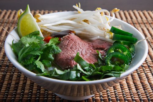 Cách nấu phở Việt Nam hấp dẫn nhất  